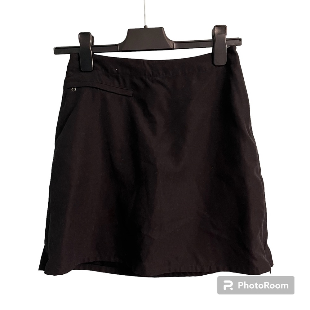 Patagonia women’s black skort with zipper side slit size 2
